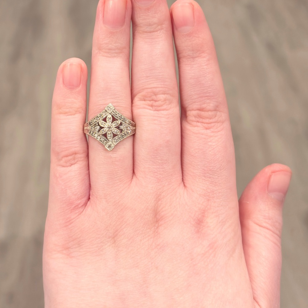 10K Diamond Snowflake Ring, Flower Filigree, Size 7.25, SUN Luxury - Picture 14 of 16
